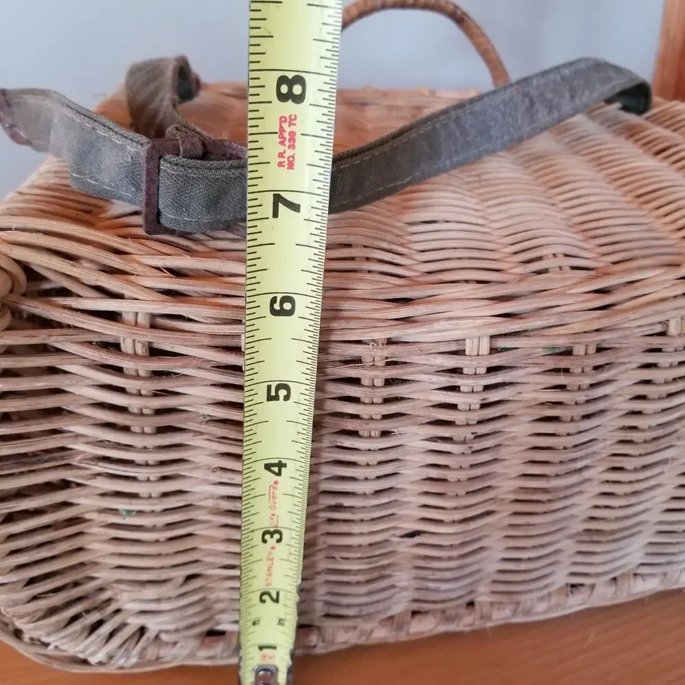 VTG Fly Fishing Creel Wicker & Leather Basket Fish Shape Buckle Cabin Decor 12x8
